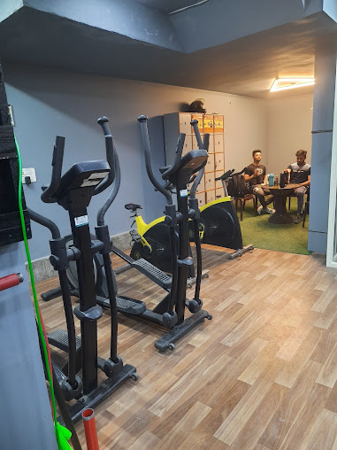 Kettlebell & slam ball station